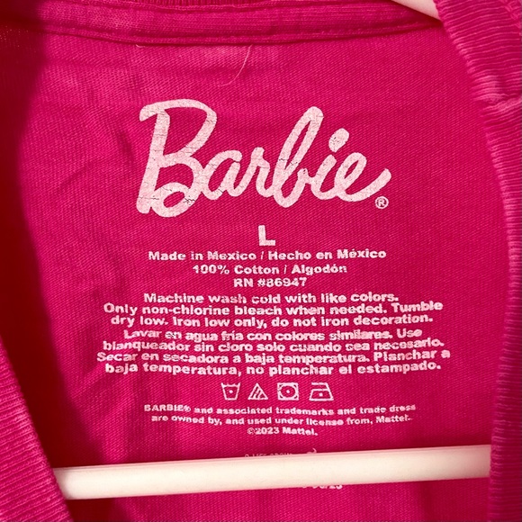 Barbie Dream Car Graphic Tee Shirt in Marled Hot Pink Size Large NWOT - Picture 3 of 3